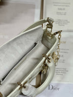 スモール レディ D-JOY 22 バタフライ スタッド ホワイト ラムスキン