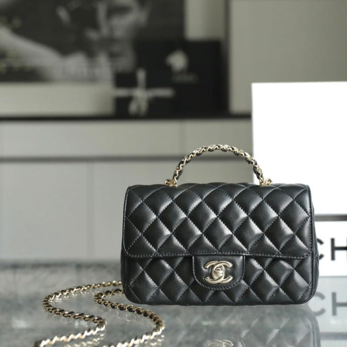 ミニ レクタングル フラップバッグ トップハンドル 20cm ブラック ラムスキン シルバー金具