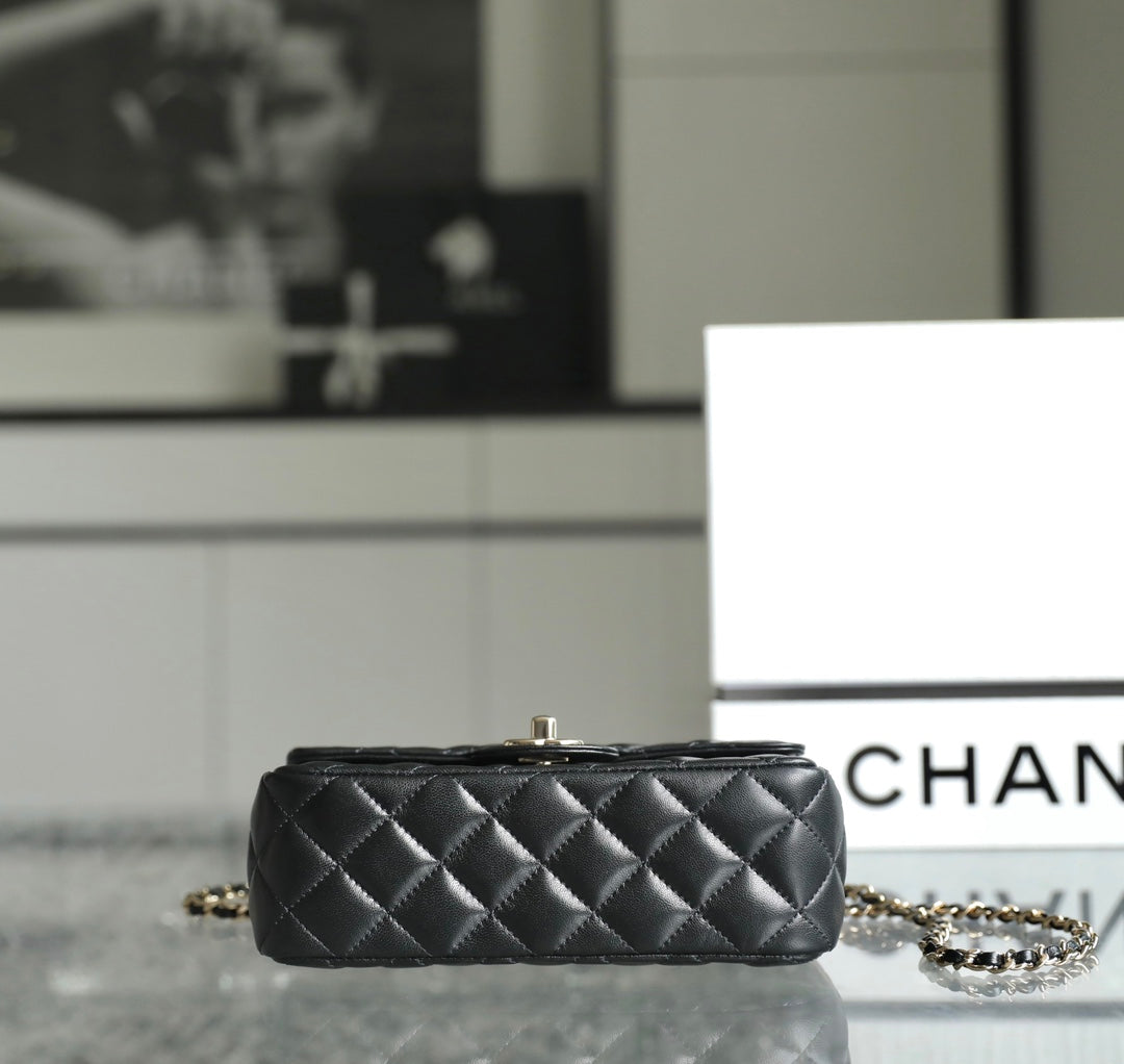 ミニ レクタングル フラップバッグ トップハンドル 20cm ブラック ラムスキン シルバー金具