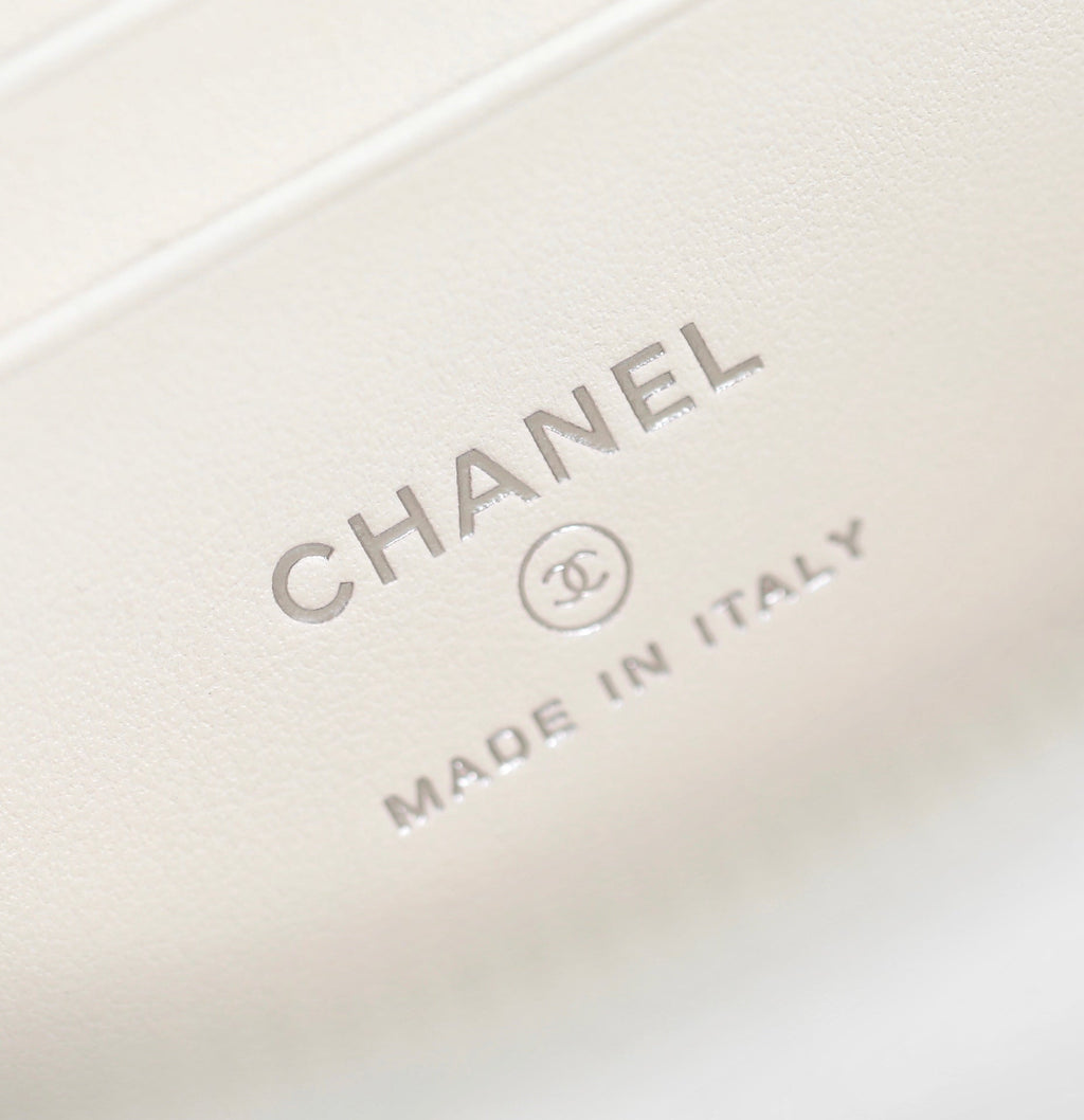 CC バニティケース 17 ホワイト ラムスキン シルバー金具