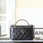 CC バニティケース 17 ブラック ラムスキン シルバーハードウェア