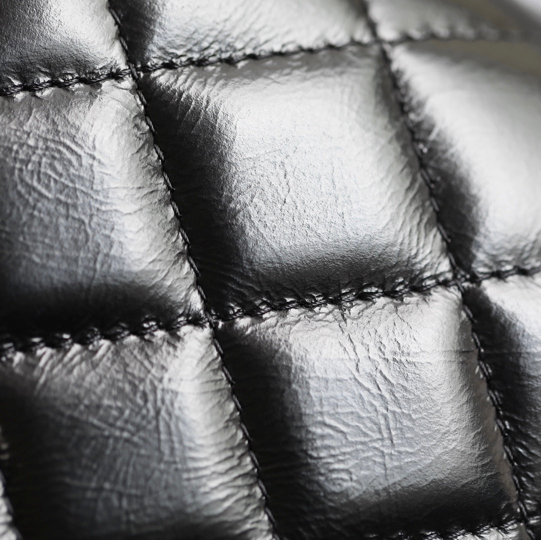 CC バニティケース 17 ブラック ラムスキン シルバーハードウェア