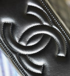 CC バニティケース 17 ブラック ラムスキン シルバーハードウェア