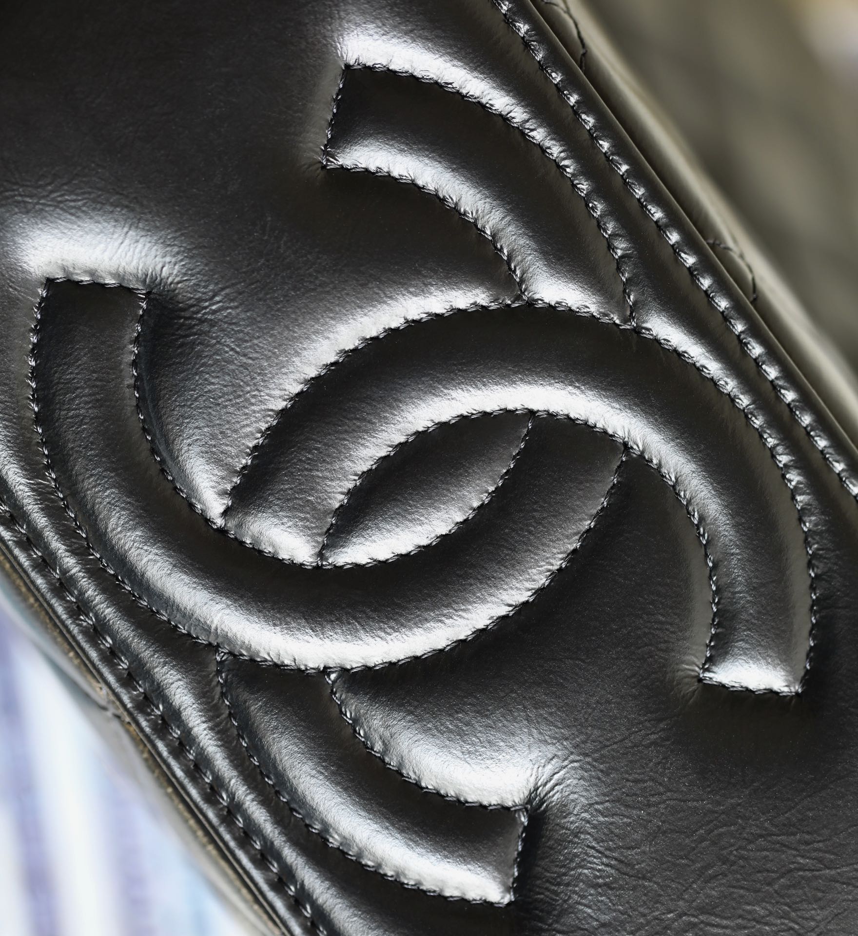 CC バニティケース 17 ブラック ラムスキン シルバーハードウェア