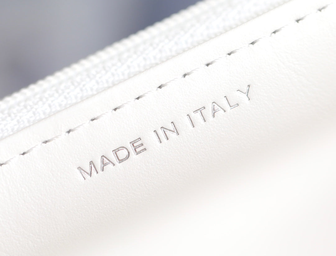 CC WOC 19 ホワイトラムスキン シルバーハードウェア