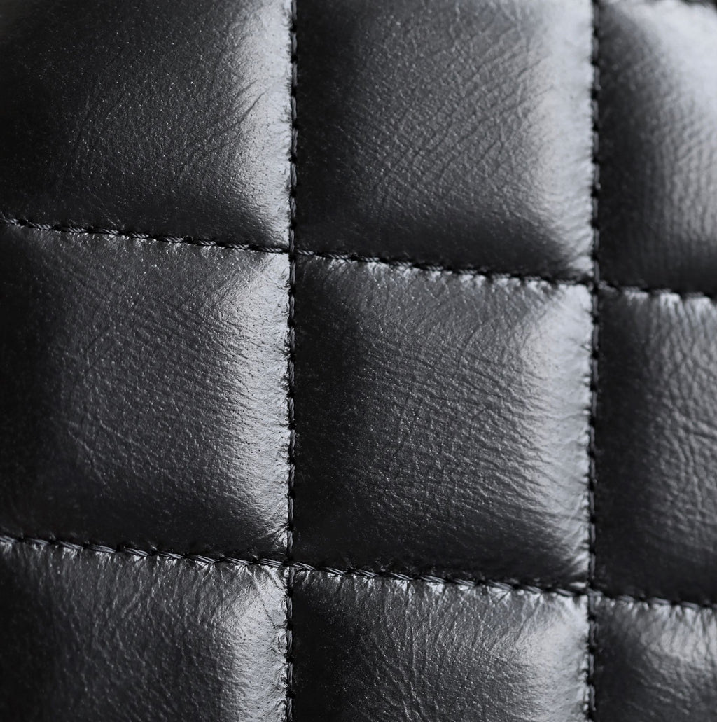 CC WOC 19 ブラック ラムスキン シルバーハードウェア