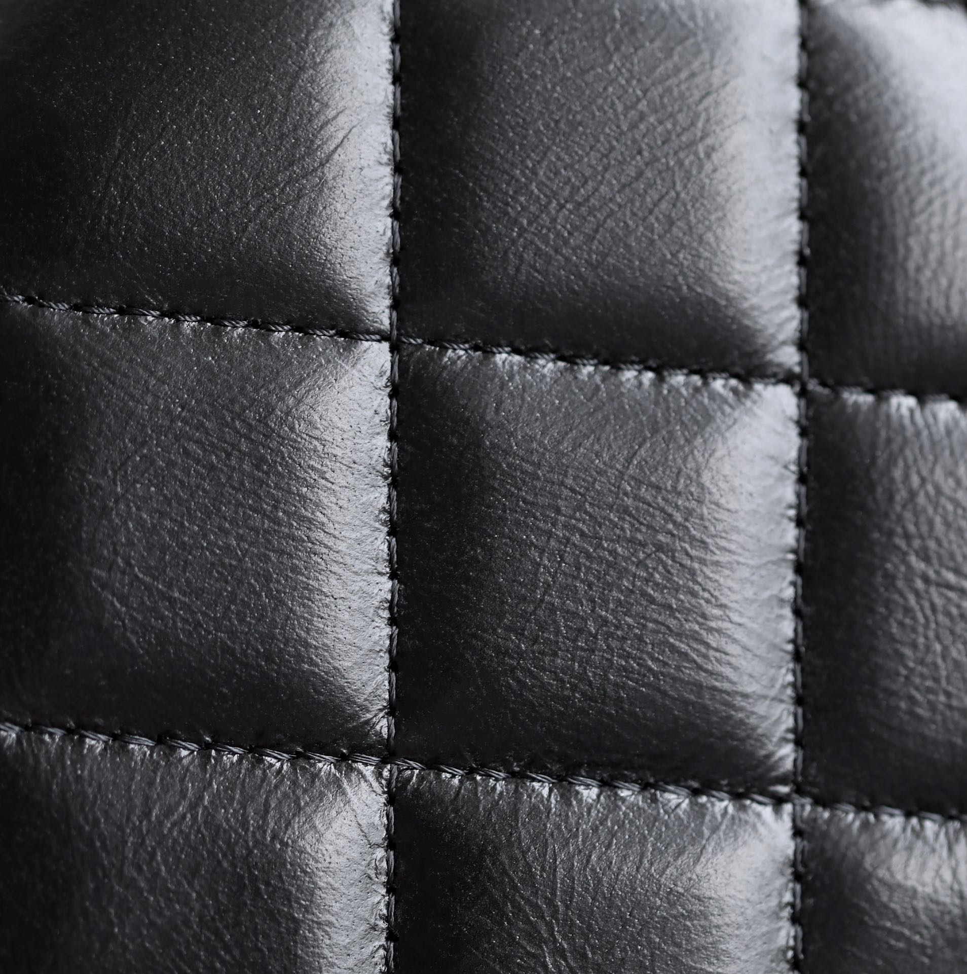 CC WOC 19 ブラック ラムスキン シルバーハードウェア