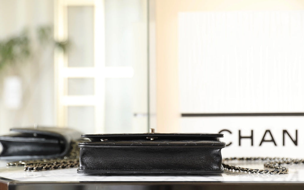 CC WOC 19 ブラック ラムスキン シルバーハードウェア