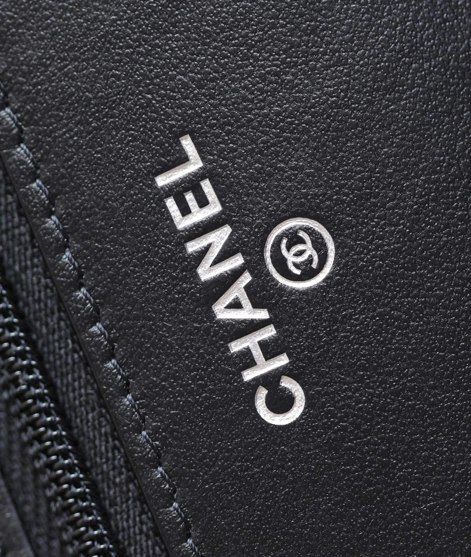 CC WOC 19 ブラック ラムスキン シルバーハードウェア