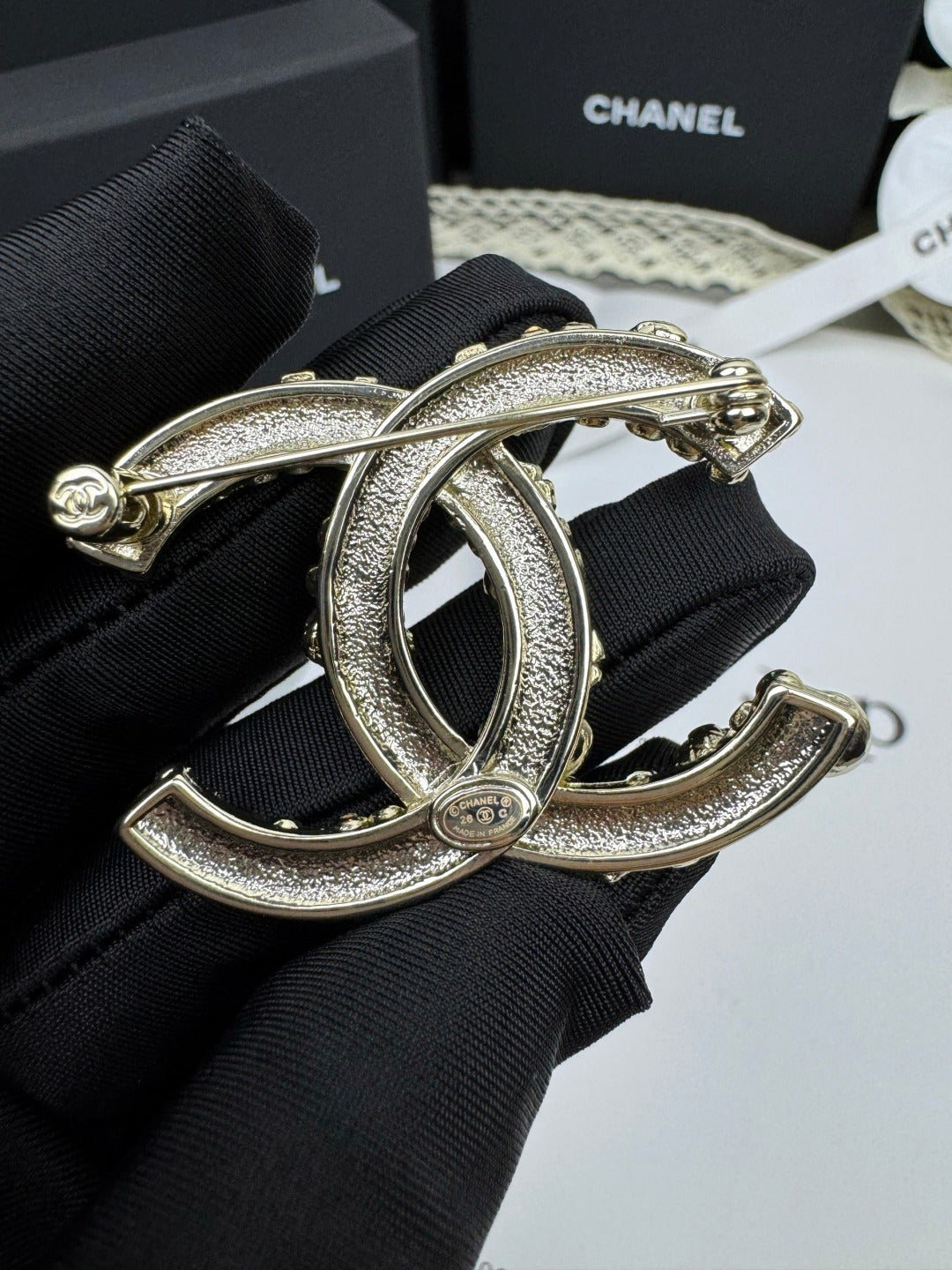 [⭐JeweliWhal]26C ピンクホワイト エナメル アイスクリームコーン ダブルC ブローチ