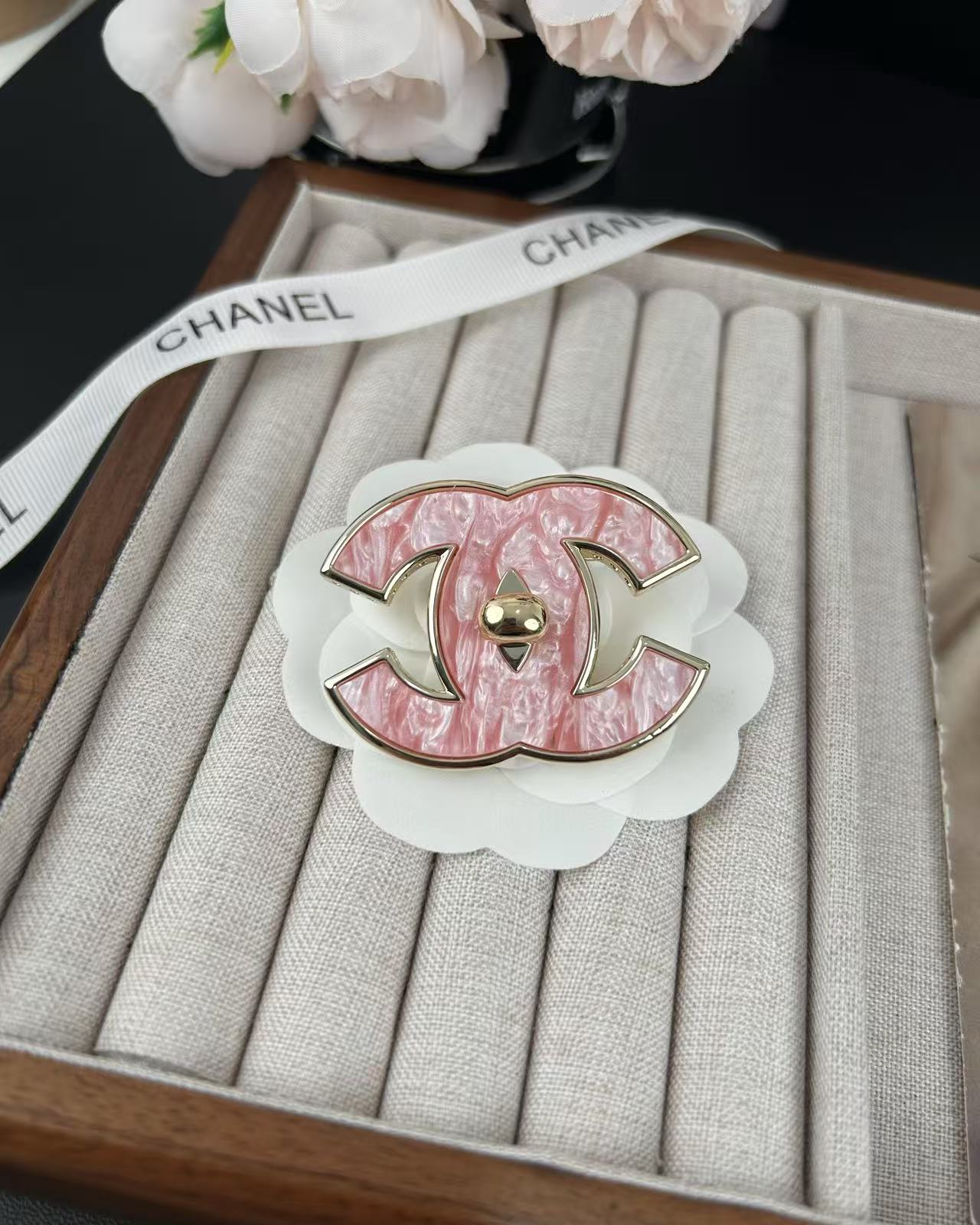 [⭐JeweliWhal]ピンクレジンクラシックブローチ 5cm