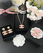 [⭐JeweliWhal] بروش كلاسيكي من الراتنج الوردي 5 سم