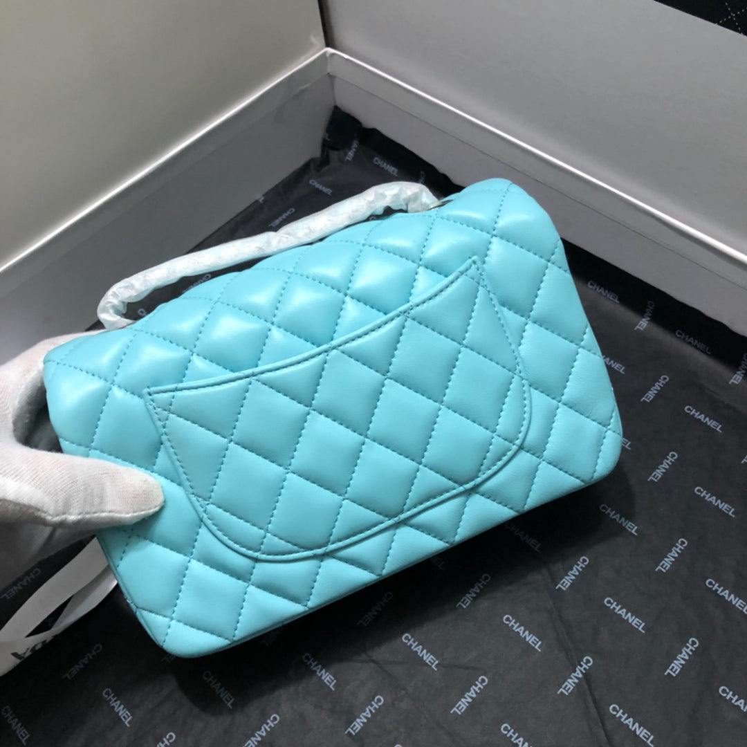 CC 20 クラシック スモール ダブルフラップバッグ（ライトブルーカーフスキン）