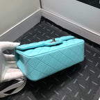 CC 20 クラシック スモール ダブルフラップバッグ（ライトブルーカーフスキン）