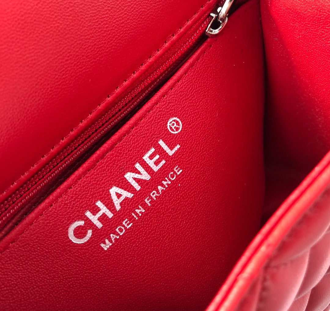 ミニスクエアフラップバッグ 17cm レッドラムスキン シルバー金具