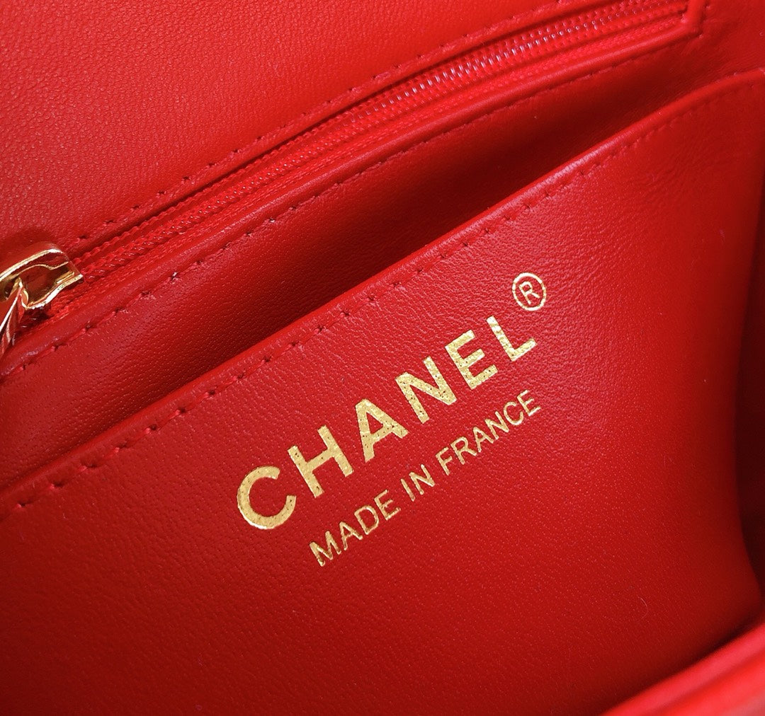 ミニスクエアフラップバッグ 17cm レッドラムスキン ゴールド金具