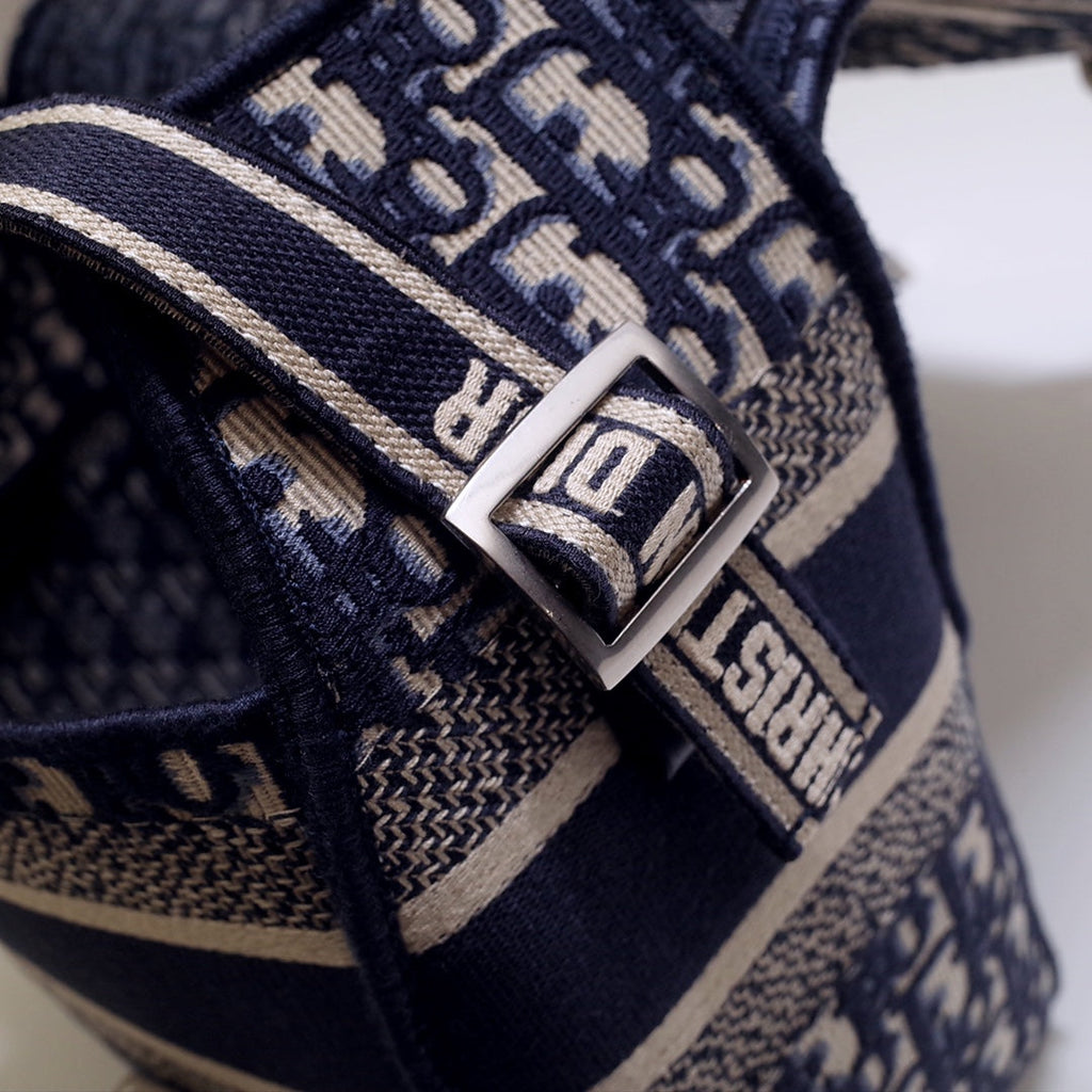 キャンプ ダブルバックルバッグ 28インチ ネイビーブルー モノグラム オブリーク ジャカード