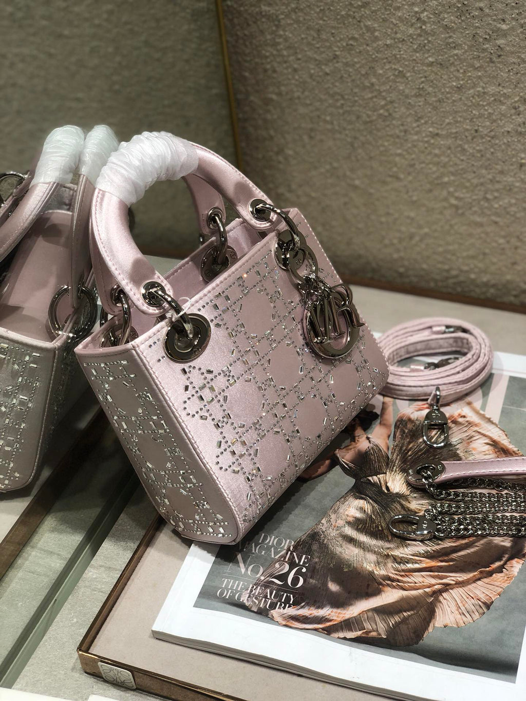 レディ 24 ハンドバッグ エンボス加工ダイヤモンド シルバーカーフスキン