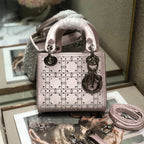 レディ 24 ハンドバッグ エンボス加工ダイヤモンド シルバーカーフスキン