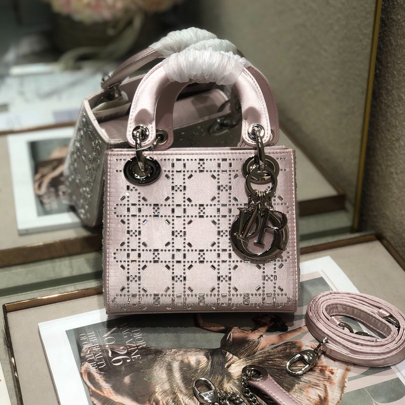 レディ 24 ハンドバッグ エンボス加工ダイヤモンド シルバーカーフスキン