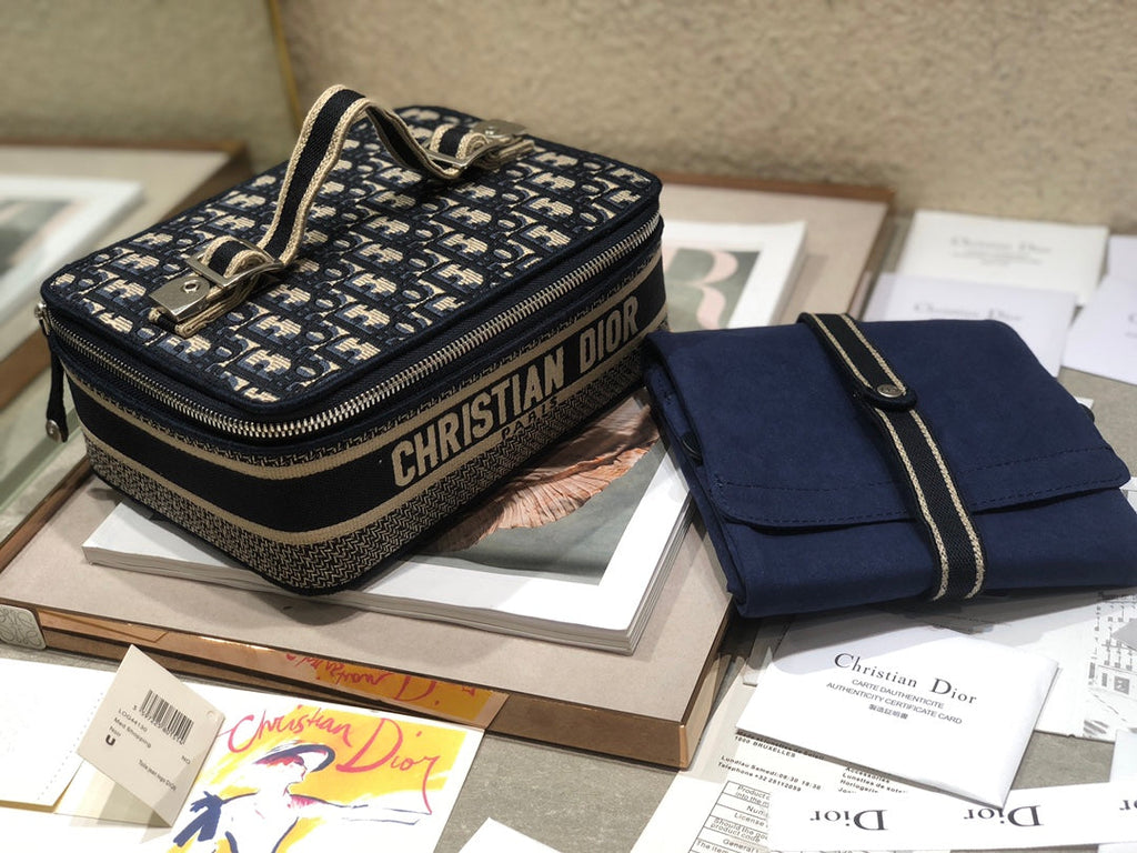 ブラックモノグラムオブリークジャカードのスモール24インチ化粧箱