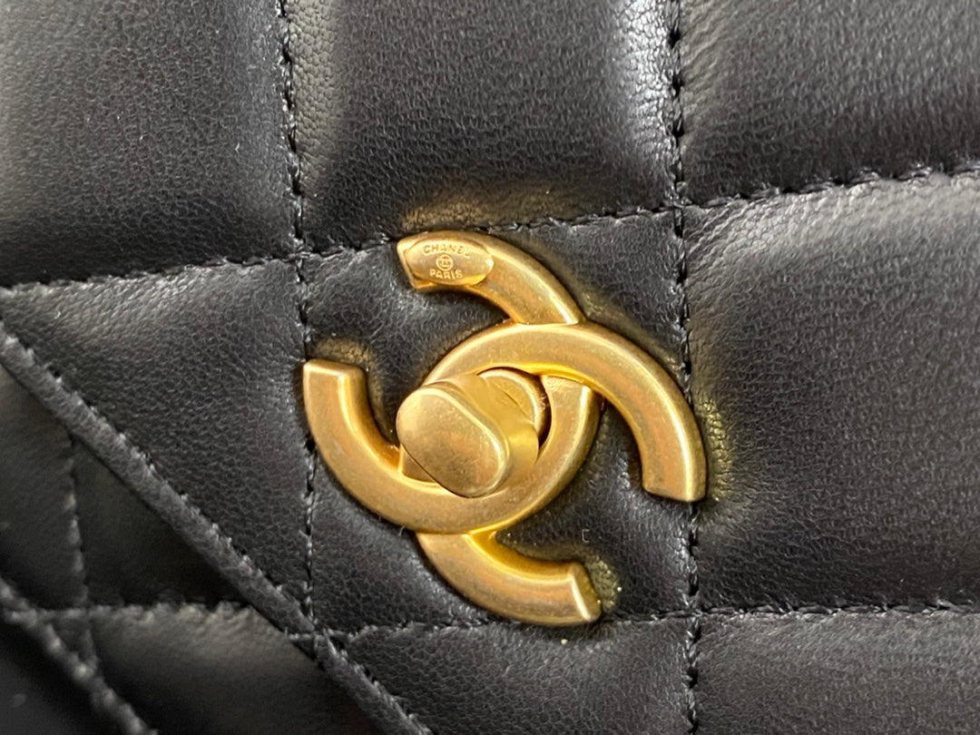 クラシック WOC 19cm ブラック ラムスキン ゴールドハードウェア