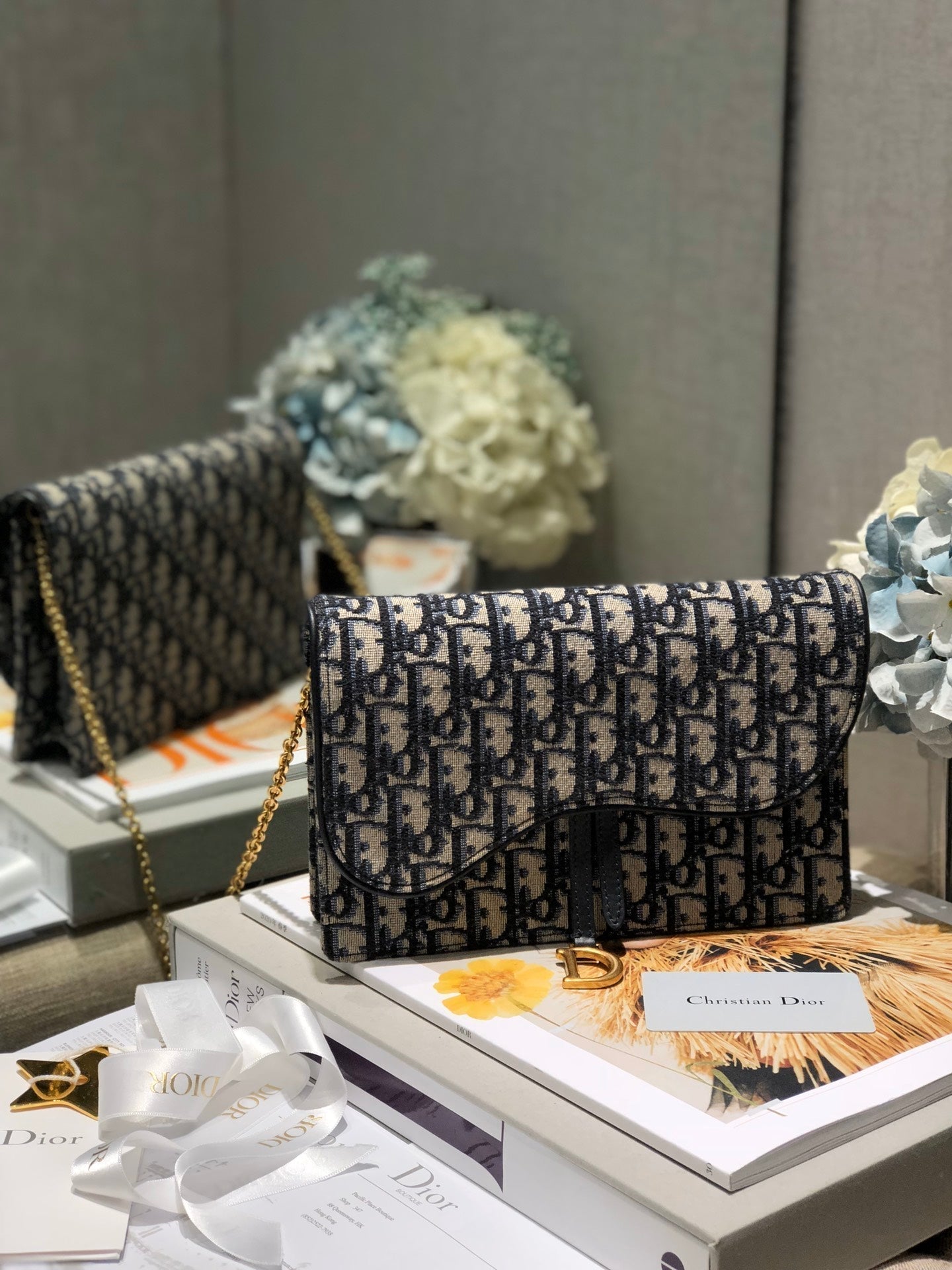 チェーン付きCDサドルポーチ ブルー オブジェ刺繍