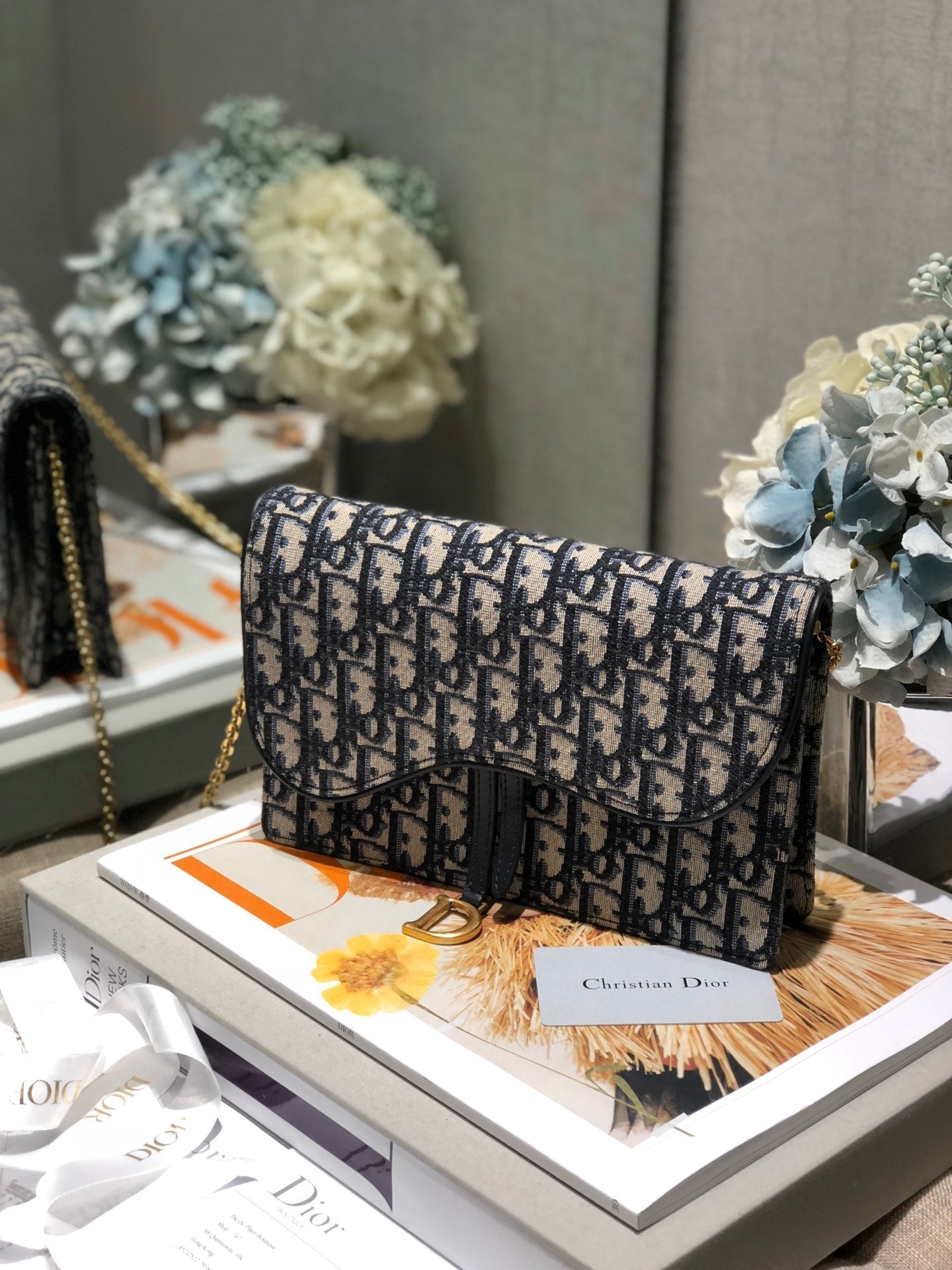 チェーン付きCDサドルポーチ ブルー オブジェ刺繍