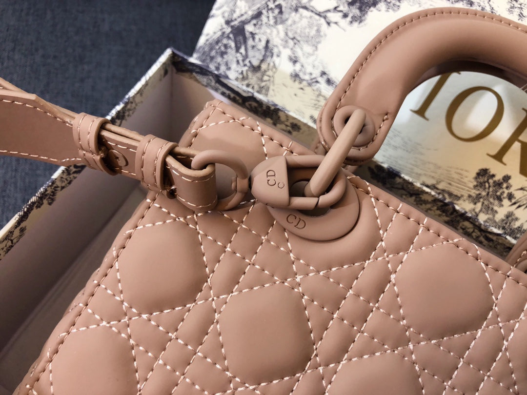 ミディアム レディ 20 バッグ（キャメルブラウン カーフスキン）