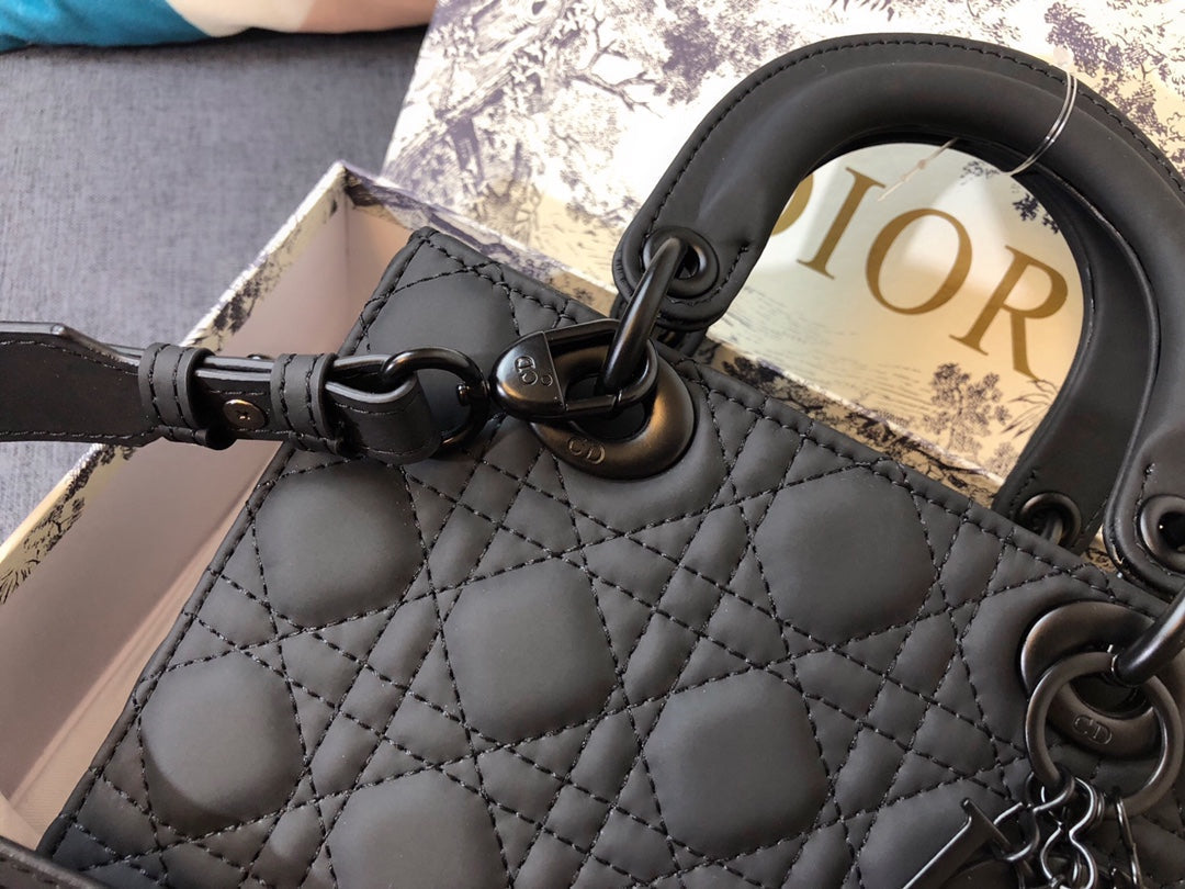 ミディアム レディ 20 バッグ（ブラック カーフスキン）