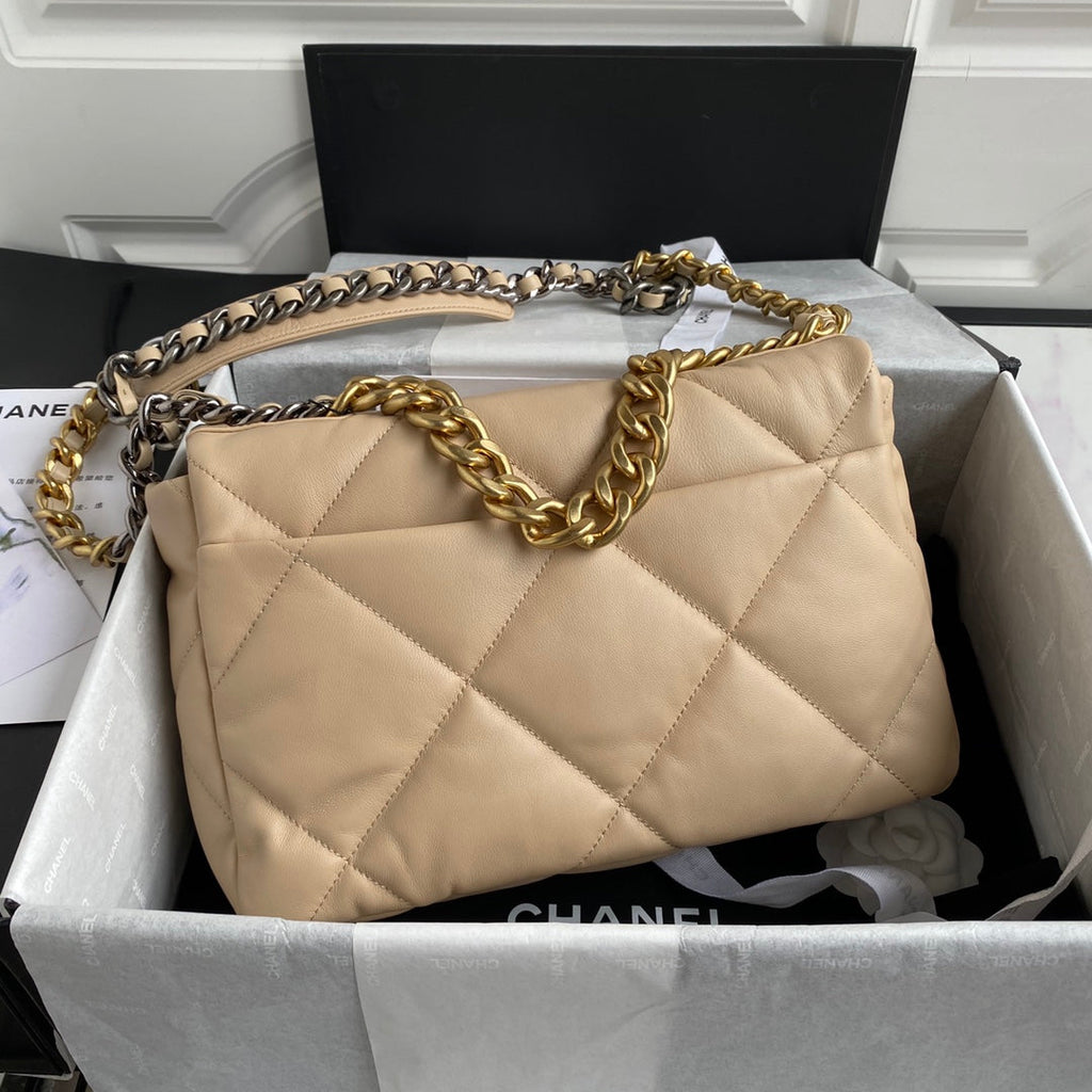 CC LARGE 30 FLAP BAG IN BEIGE CREAM LAMBSKIN