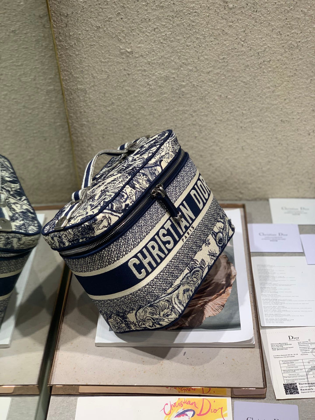 ブラックモノグラムオブリークジャカードのスモール25インチバニティケース