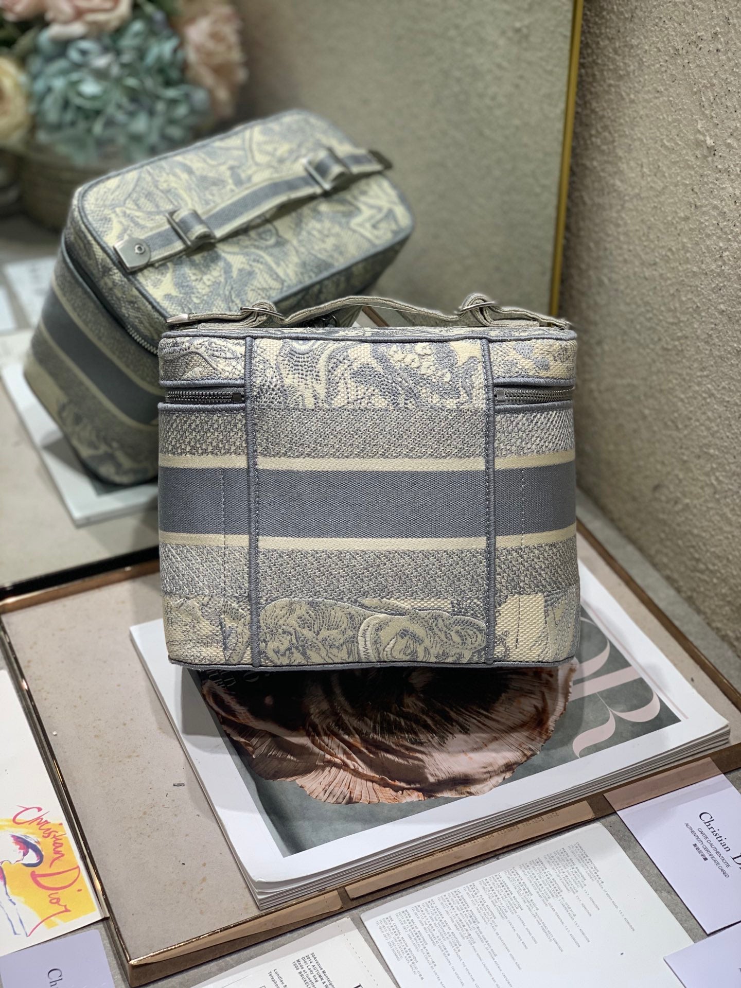 パステルグレーのモノグラム オブリーク ジャカード織りのスモール 25 バニティケース