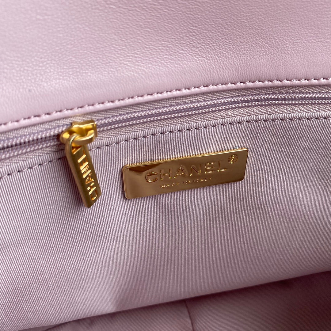 CC 26 ライトピンクカーフスキン製スモールバッグ