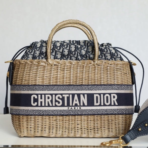 ブラックの斜めジャカードとベージュの籐を使用したラージ28バスケットバッグ