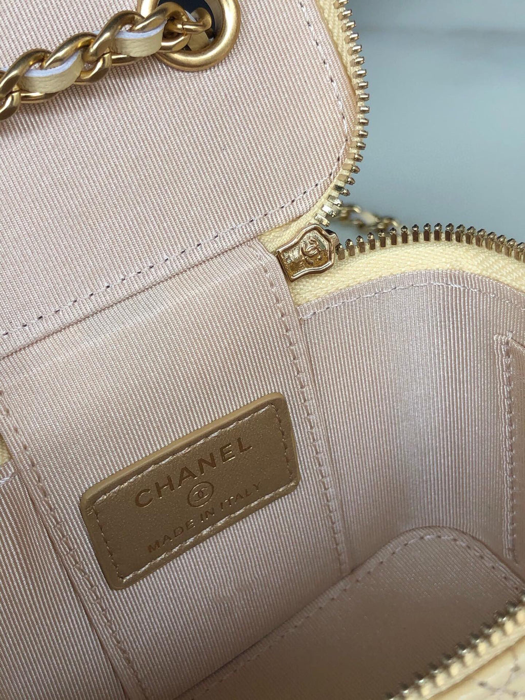 CC MINI 11 バニティチェーン（ダーククリームカーフスキン、ゴールド金具）