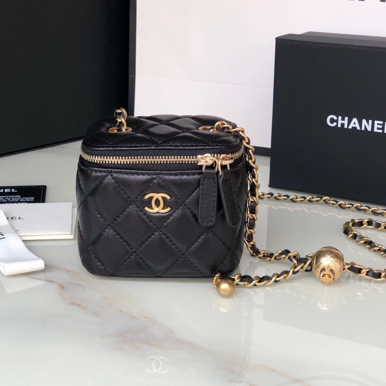 CC MINI 11 バニティチェーン（ブラックカーフスキン、ゴールド金具）