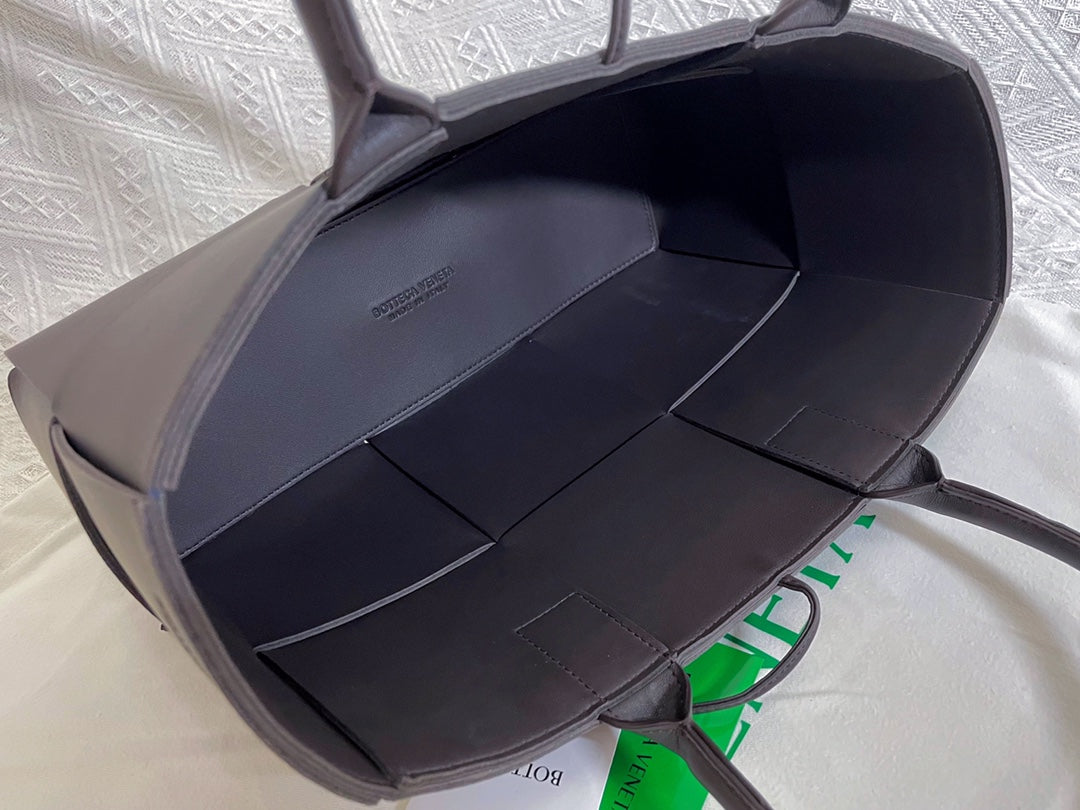 SMALL ARCO TOTE 30 IN MORTAR PURPLE LAMBSKIN