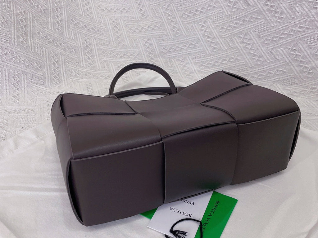 SMALL ARCO TOTE 30 IN MORTAR PURPLE LAMBSKIN