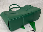 SMALL ARCO TOTE 30 IN GREEN PEA LAMBSKIN