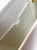 ミニ ボビー イーストウエスト 20 バッグ（ホワイトカーフスキン）