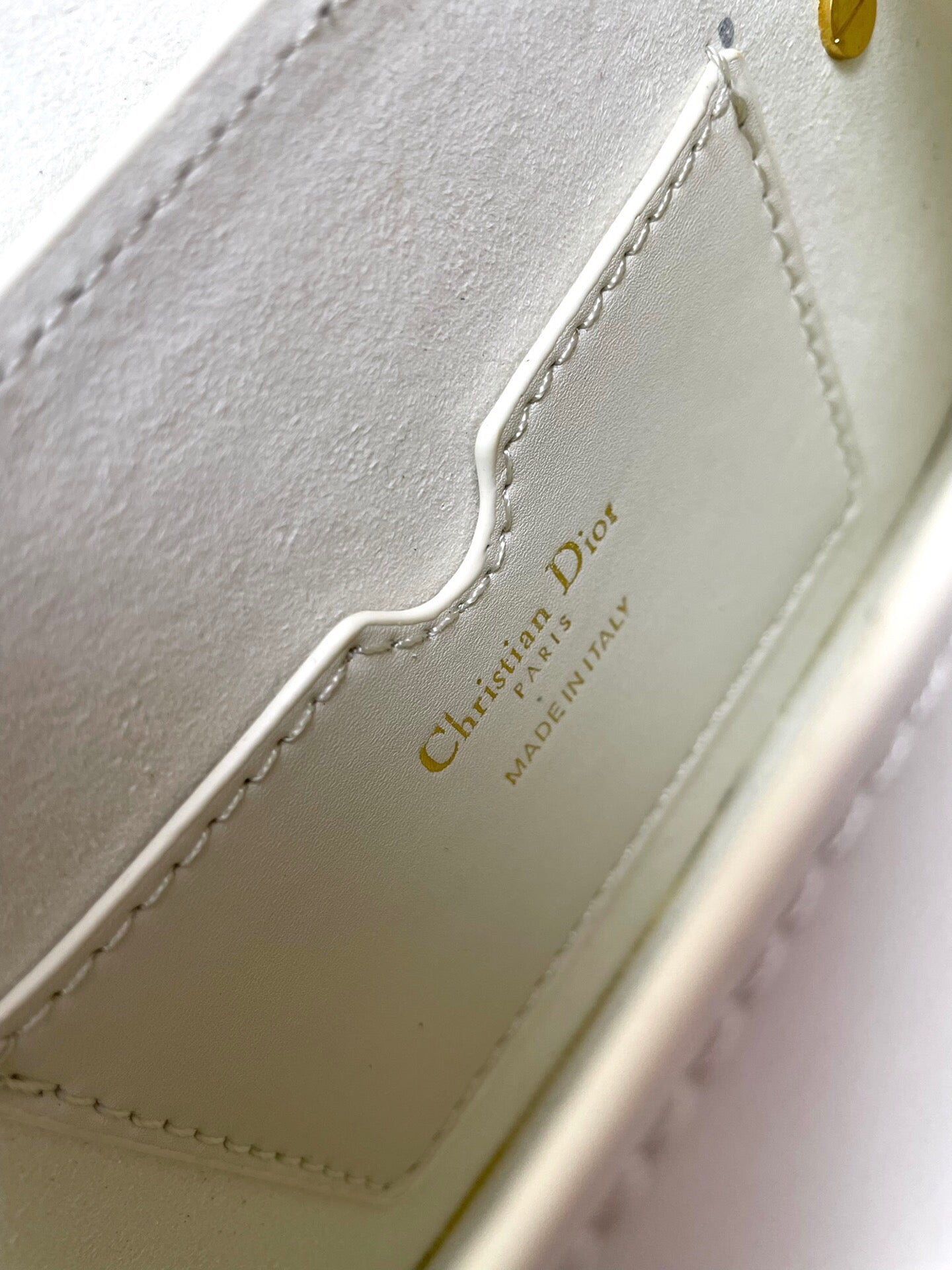 ミニ ボビー イーストウエスト 20 バッグ（ホワイトカーフスキン）