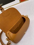 ミニ ボビー イーストウエスト 20 バッグ チョコレートブラウン カーフスキン