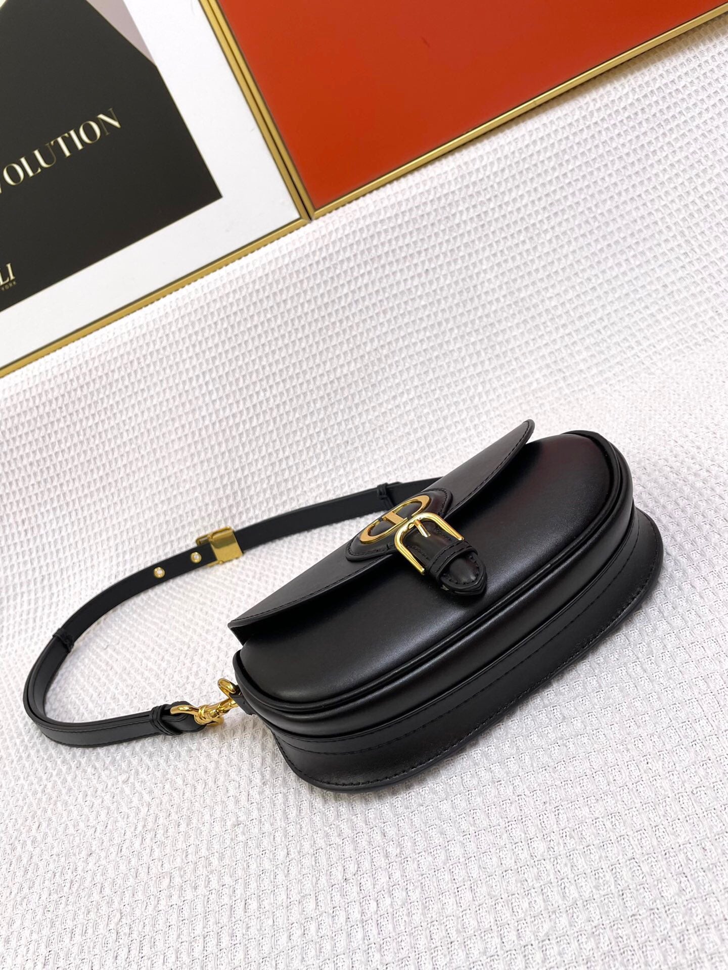 ミニ ボビー イーストウエスト 20 バッグ（ブラックカーフスキン）