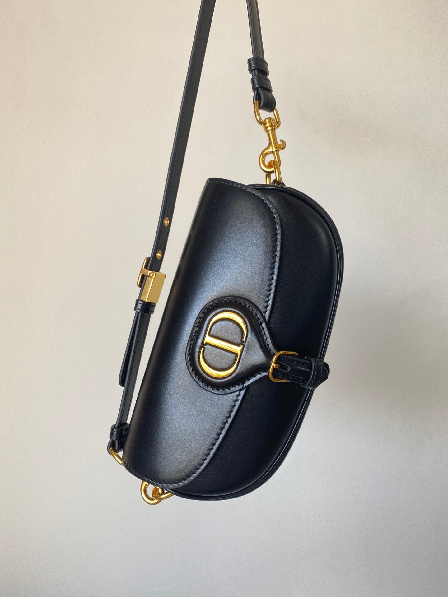 ボビー イーストウエスト 22 バッグ（ブラックカーフスキン）