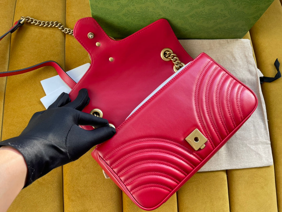 GGマーモント マトラッセ ラージ 26 バッグ レッド ピンク カーフスキン