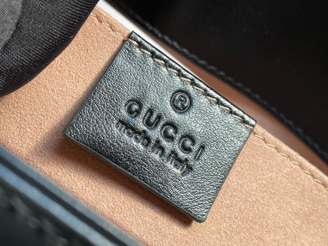 GGマーモント マトラッセ スモール 22 バッグ ブラック カーフスキン