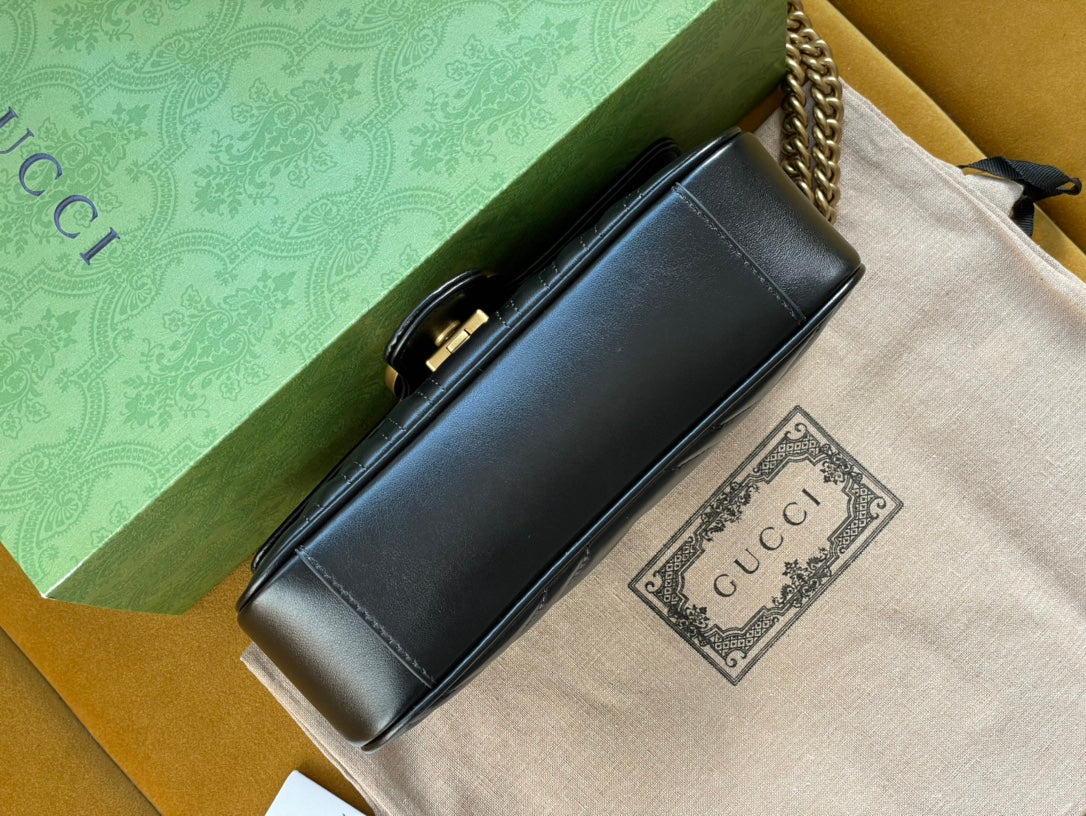 GGマーモント マトラッセ スモール 22 バッグ ブラック カーフスキン