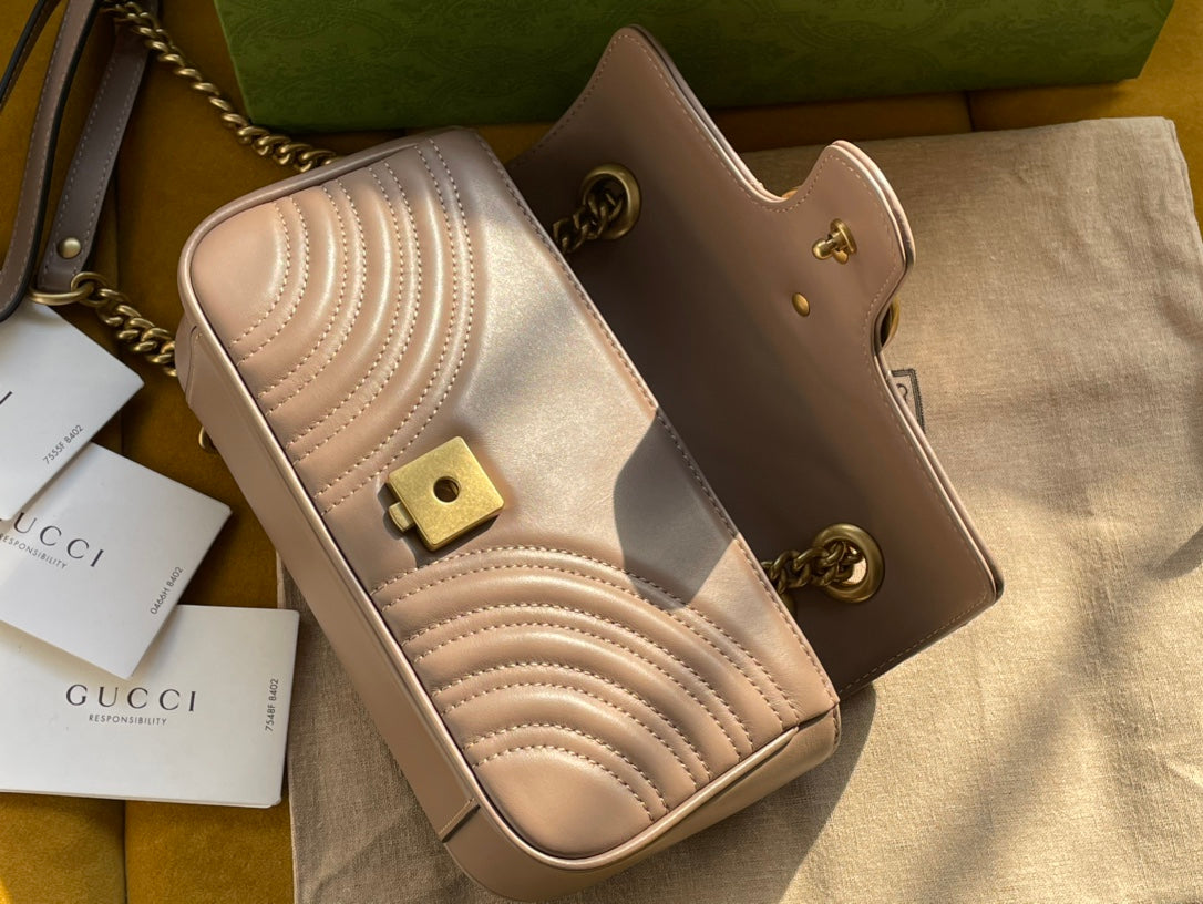 GG マーモント マトラッセ スモール 22 バッグ ベージュ カーフスキン