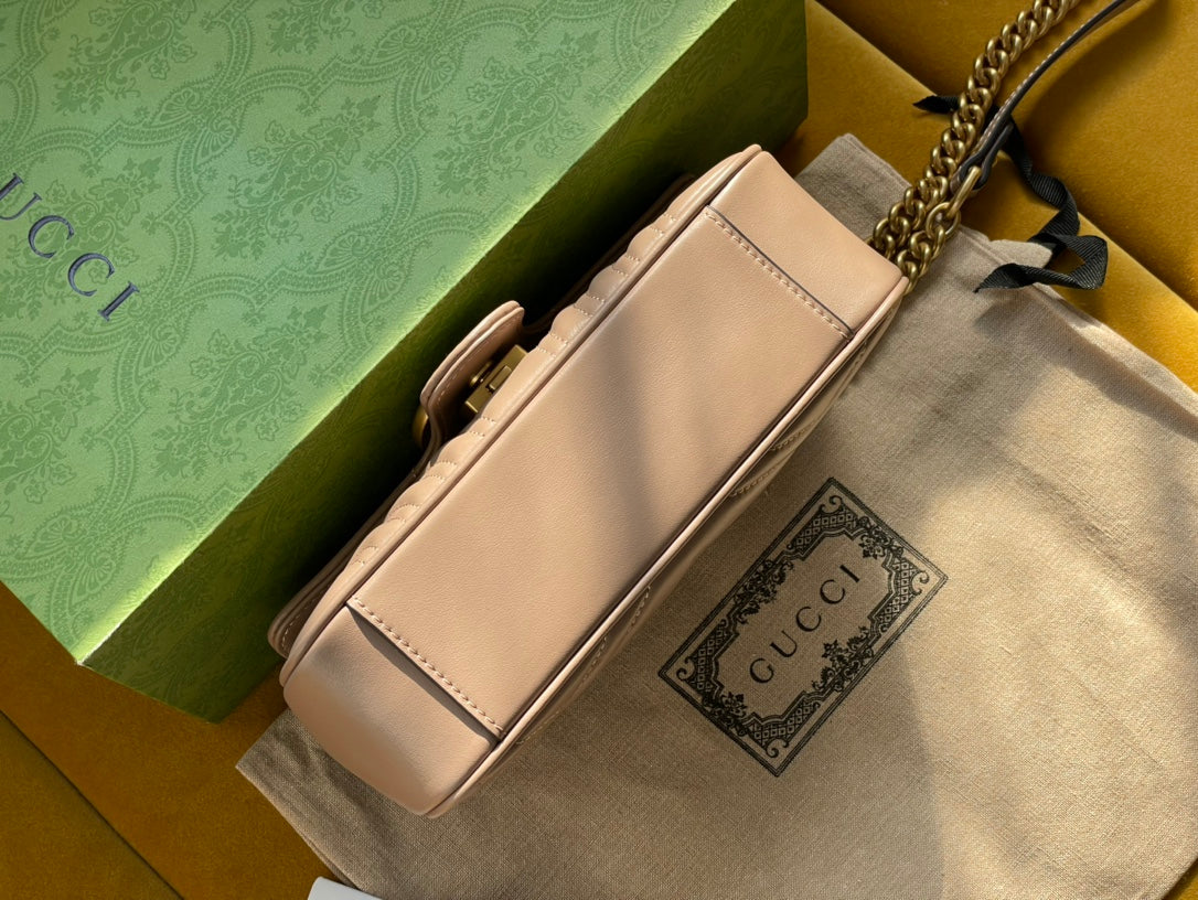 GG マーモント マトラッセ スモール 22 バッグ ベージュ カーフスキン